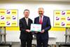 Tony Khan_president and representative director of DHL Express Japan_right_and_Koji Moriyama_president_representative director_Cosmo Oil Marketing_Photo_DHL
