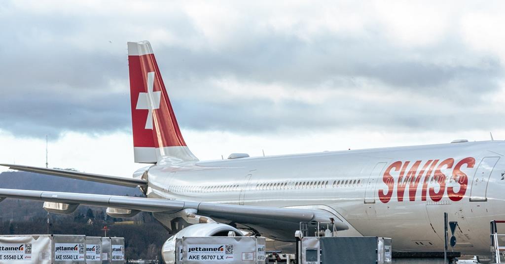 スイス航空　SWISS World Cargo　ゴルフ傘 スイス航空 SWISS World Cargo ゴルフ傘 - メルカリ - ラウンド