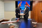 Nelson Rodrigues de Oliveira, chief executive of TAAG (left) and Eduardo Arenas, transformation and alliances manager at Avianca Cargo.