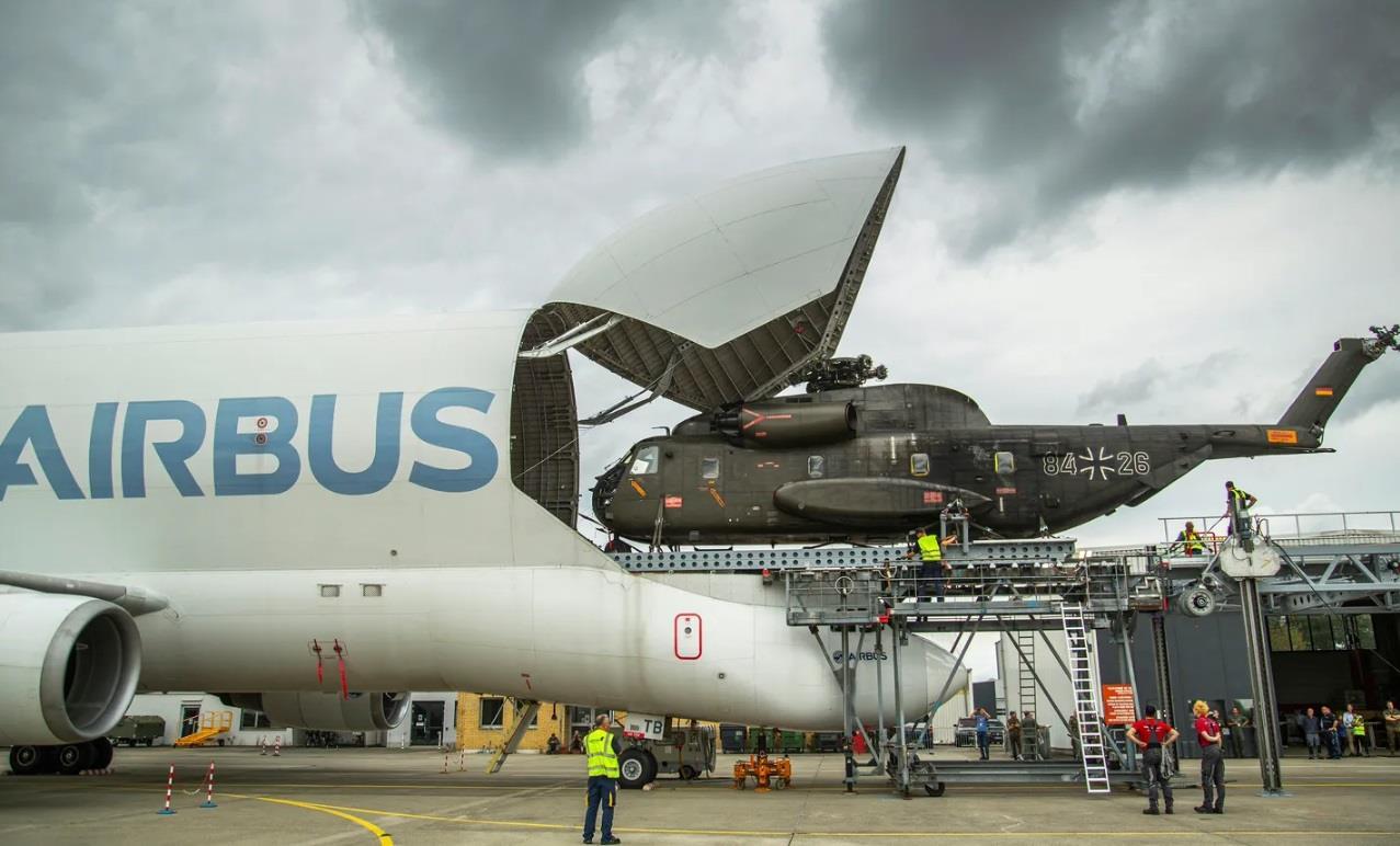 1/400 SUPER BELUGA AIRBUS A300-600ST TRANSPORT AIRCRAFT