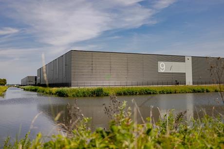 Swissport T12 at Schiphol