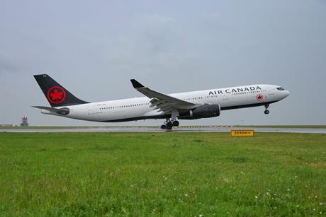 Air Canada flies into Prague