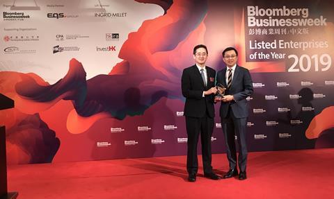 Ellis-Cheng-receiving-the-award-on-stage-22Nov2019