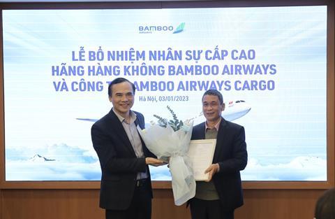 Pham Dang Thanh (right) at cargo division launch event. Photo: Bamboo Airways