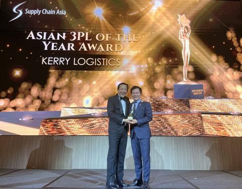 Alan Yip right receiving the Asian 3PL of the Year award 