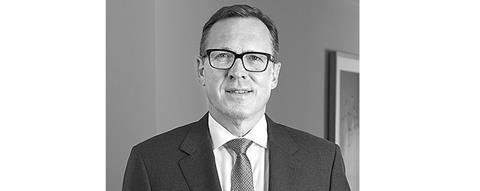 Dominik-Buergy centered