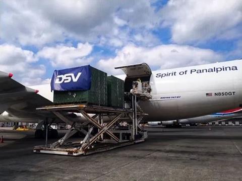 Unloading of engine parts Boeing 747-8F