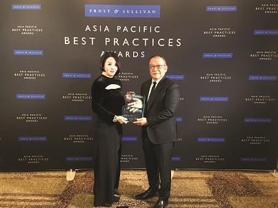 Kerry Logistics Robert-Tan-receiving-the-awards-15Nov2019