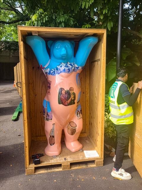 Bear sculpture operation